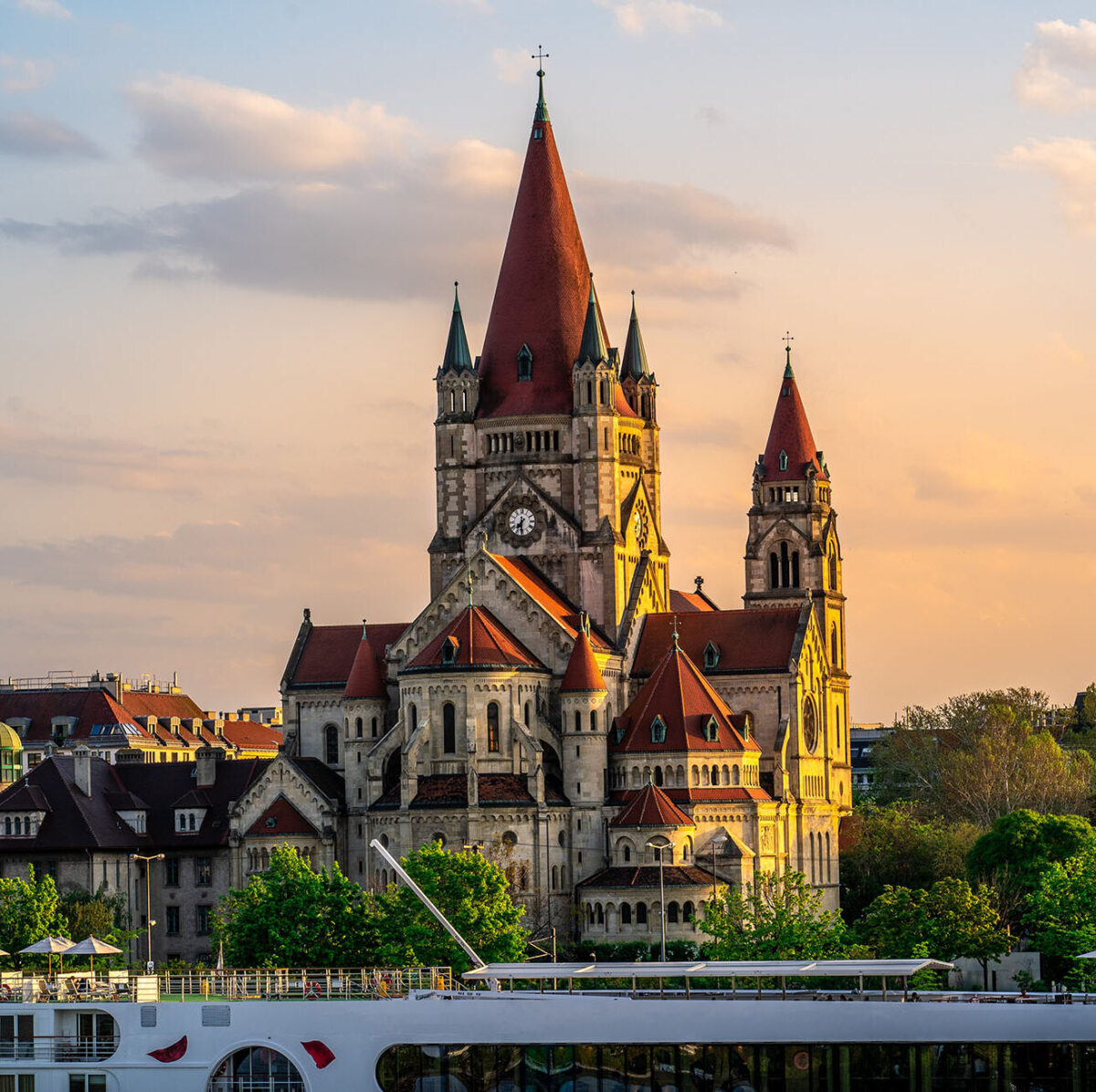 Eşsiz Yurtdışı Turları